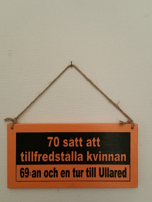 Text: 70 sätt att tillfredställa kvinnan 69:an och en tur till.. Text: 70 sätt att tillfredställa kvinnan 69:an och en tur till..