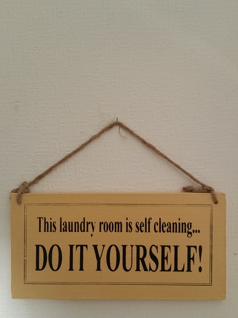 Text: This laundry room is selfclining.. DO IT YOURSELF! Text: This laundry room is selfclining.. DO IT YOURSELF!
